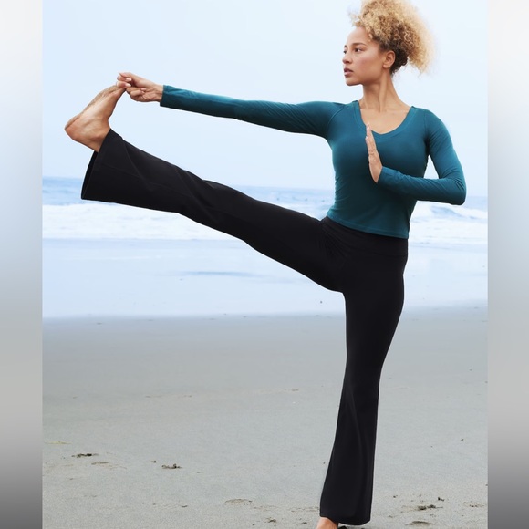 Athleta Salutation Stash Flare Pant Size S/P - Picture 1 of 7